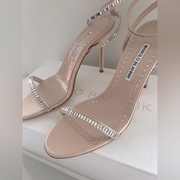 *NWT* Manolo Blahnik Crystal nude satin sandals - Picture 4 of 7
